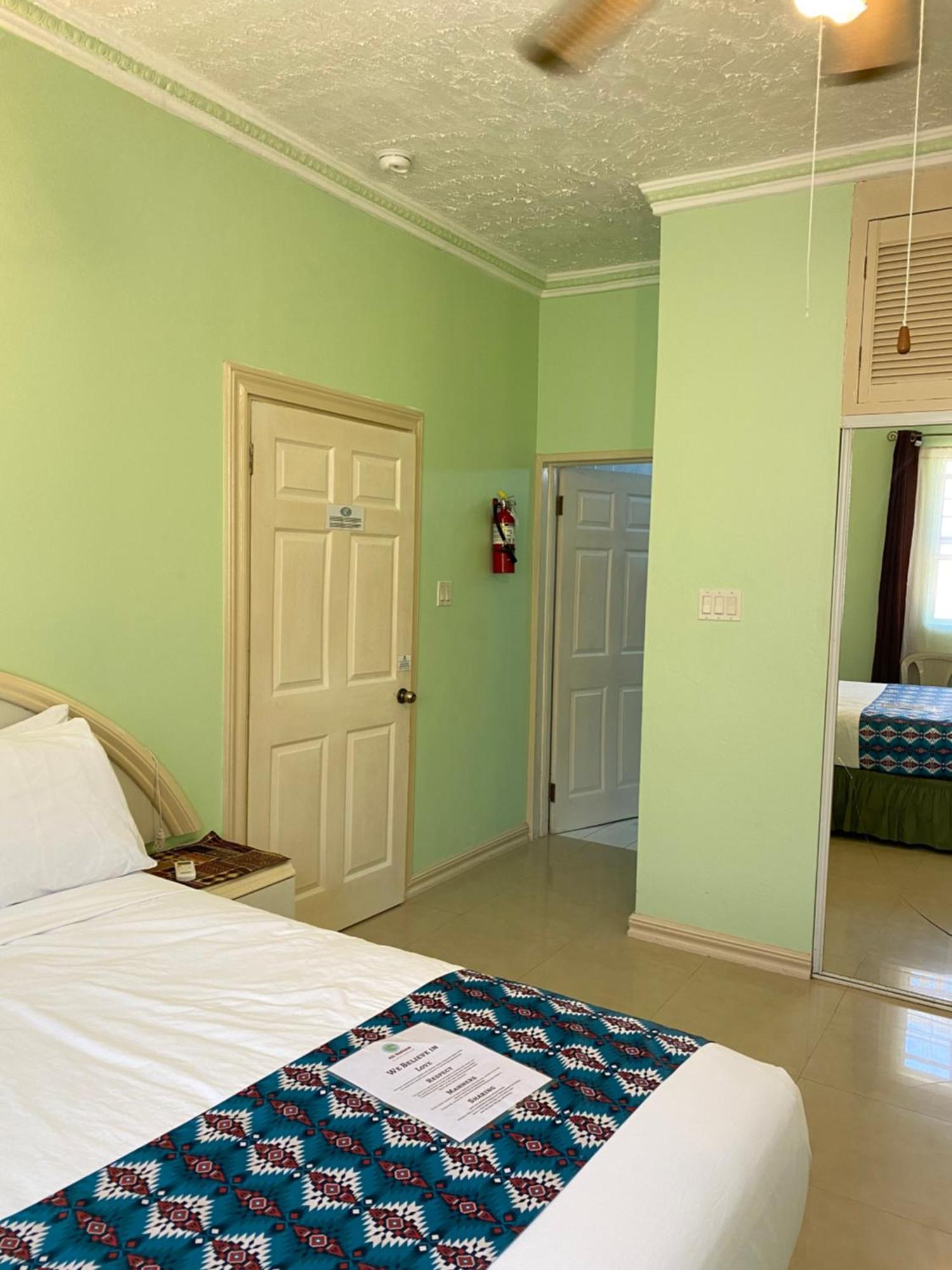 All Nations Guest House 포트안토니오 외부 사진